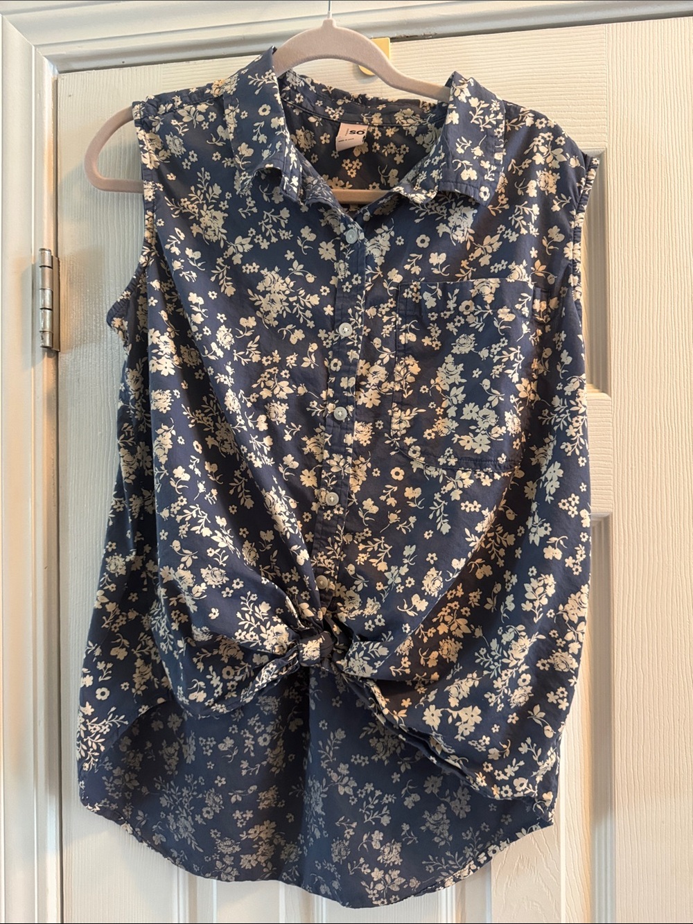 SO slate blue  and cream Floral Sleeveless Button-Front Tie Hem Shirt
